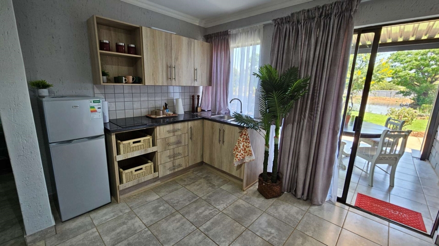 To Let 1 Bedroom Property for Rent in Melodie North West
